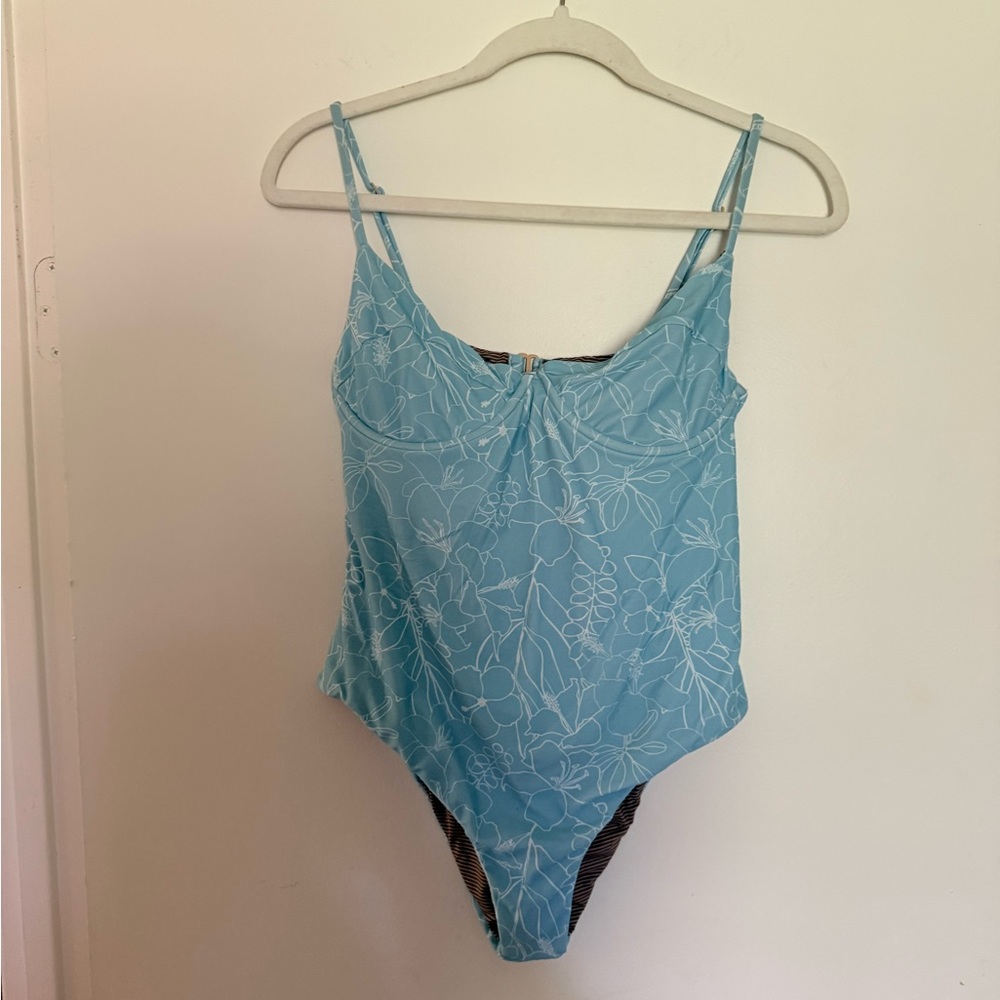 Acacia Marlow in Mo’orea XL